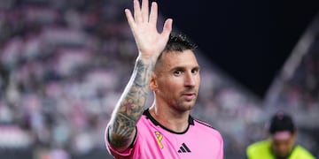 Leo ingresó como titular y disputó el partido completo.