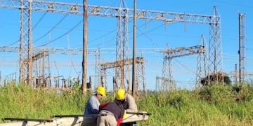 Finalizan reemplazo de postes de tendido eléctrico en la zona Sur.