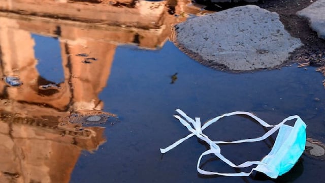 Es importante descartar los barbijos de la manera correcta, ya que un barbijo quirúrgico tarda 450 años en descomponerse