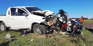 Un tráiler con motos se desprendió de la camioneta, e impactó a otra.