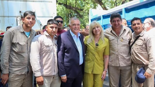 Jaldo encabezó el acto de entrega junto a Rossana Chahla.