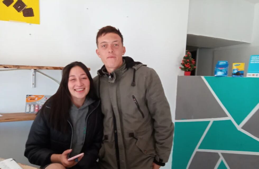 Dos jóvenes abrieron un maxikiosco en Trelew y se volvió viral por una honesta  frase sobre los precios