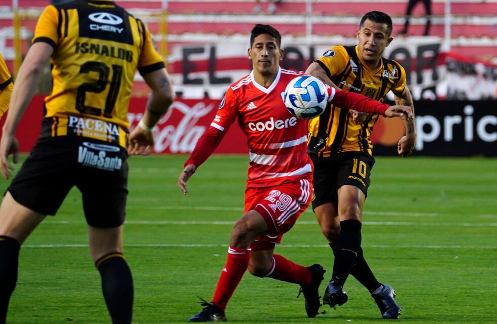 Mal comienzo para River en la Copa Libertadores: perdió 3 a 1 con The Strongest en La Paz