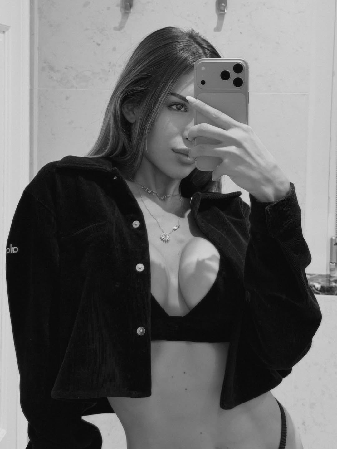 Agus Gandolfo, la esposa de Lautaro Martínez, jugó al límite de la censura con un outfit que sorprendió a todos