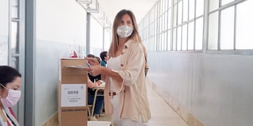 Raquel Gándara votó en la escuela Nº 5