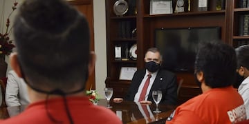 Legislatura: Jaldo gestiona una autobomba a los bomberos voluntarios de La Cocha