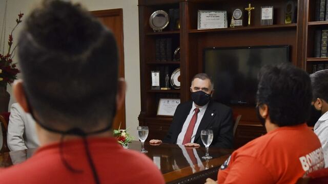 Legislatura: Jaldo gestiona una autobomba a los bomberos voluntarios de La Cocha