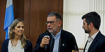 La Vicerrectora Mg. María Cecilia Gutierrez, Rector de la UNRaf Dr. Rubén Ascúa, y el concejal Juan Senn