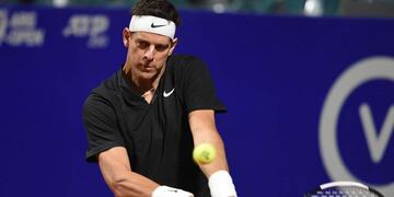 La Torre de Tandil juega ante Federico Delbonis en el Buenos Aires Lawn Tennis Club.