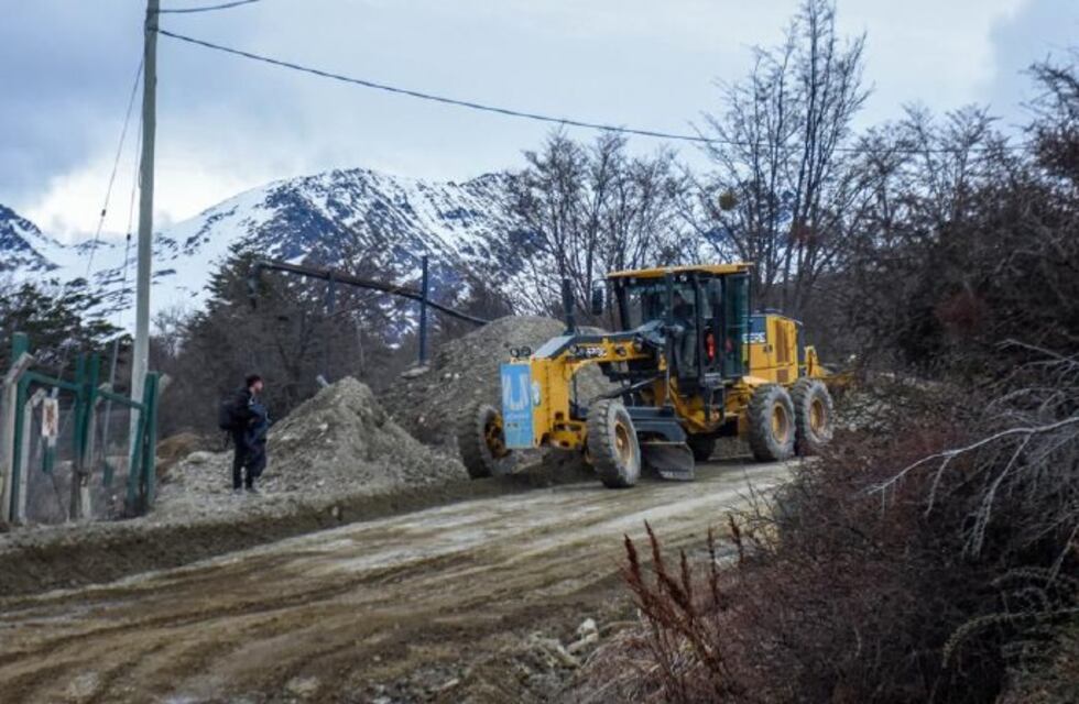 Ushuaia: el Municipio lleva a cabo el mantenimiento de las calles de tierra