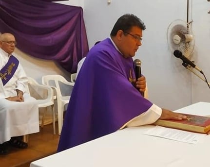 Sacerdote Alejandro Cañete.
