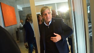 El ministro de Economía de la Nación, Luis Caputo, en el ciclo de charlas de coyuntura que lleva a cabo la Bolsa de Comercio de Córdoba. (Pedro Castillo / La Voz)