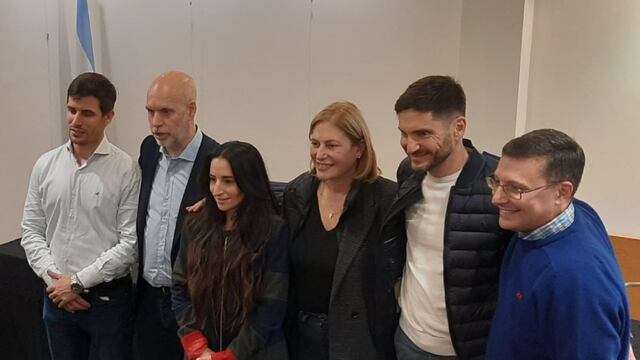 Con referentes rafaelinos y santafesinos: Horacio Rodríguez Larreta con Leo Viotti, Caro Giusti, Gisela Scaglia, Maxi Pullaro y Lisandro Mársico