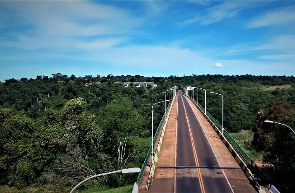 Buscan a una mujer que amenazó con tirarse del Puente Internacional Tancredo Neves