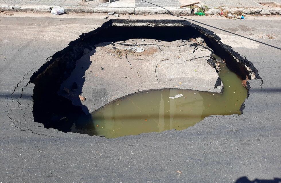 Regresa un “clásico” de barrio San Martín: el cráter de la calle Soldado Ruiz