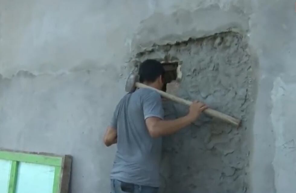 Insólito: por una obra de espacio público, la municipalidad de Avellaneda les tapió la casa