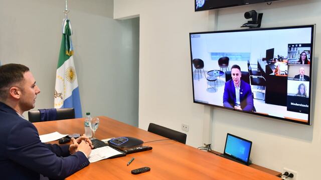 El Rector de la UNCAus, Dr. Germán Oestmann, encabezó el lanzamiento.