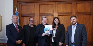 Reconocimiento de la Cámara de Diputados a Víctor Hugo Fux por su trayectoria periodística