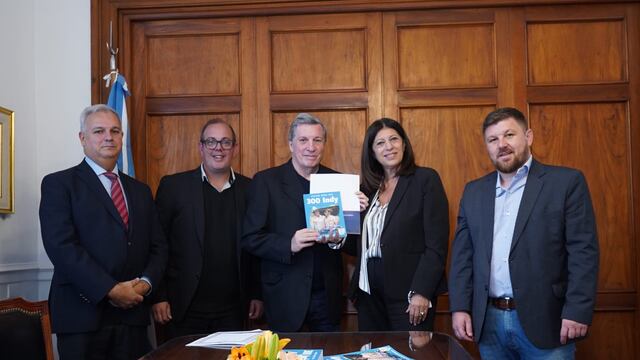 Reconocimiento de la Cámara de Diputados a Víctor Hugo Fux por su trayectoria periodística