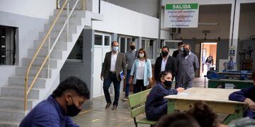 El director General de Escuelas, José Thomas visitó la escuela Técnica 4-003 Emilio Civit (Maipú).