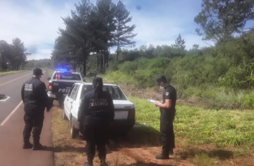 Santa Ana: capturaron un automóvil robado abandonado al costado de la ruta