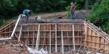 Ejecutan obras viales en Mojón Grande.
