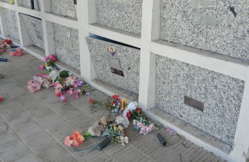 Una historia sin fin: desmanes y robos en el cementerio