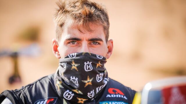 Luciano Benavides se cayó durante la novena etapa para las motos, tuvo una lesión en el hombro y debió desertar.