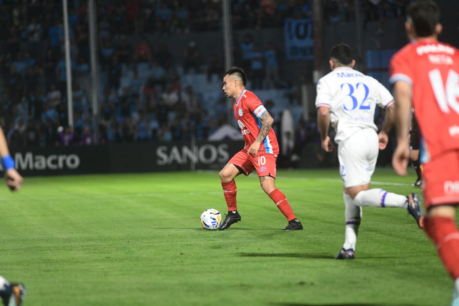 Belgrano recibió a Tigre en el Gigante de Alberdi por el torneo Clausura de la Liga Profesional. (Javier Ferreyra / La Voz)