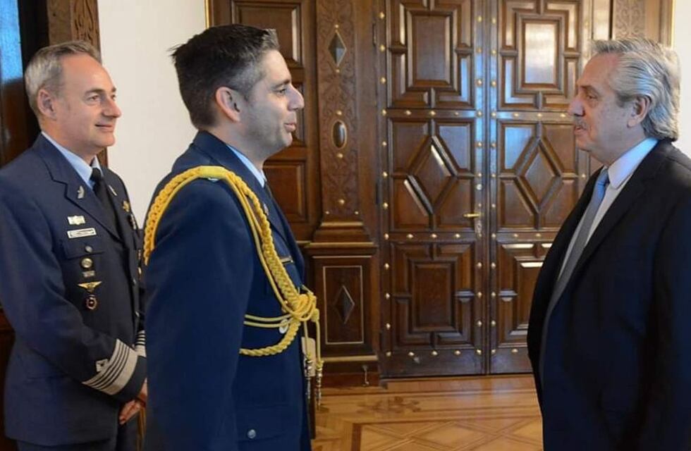 Detuvieron al edecán presidencial al intentar abordar un avión a México con un arma oculta