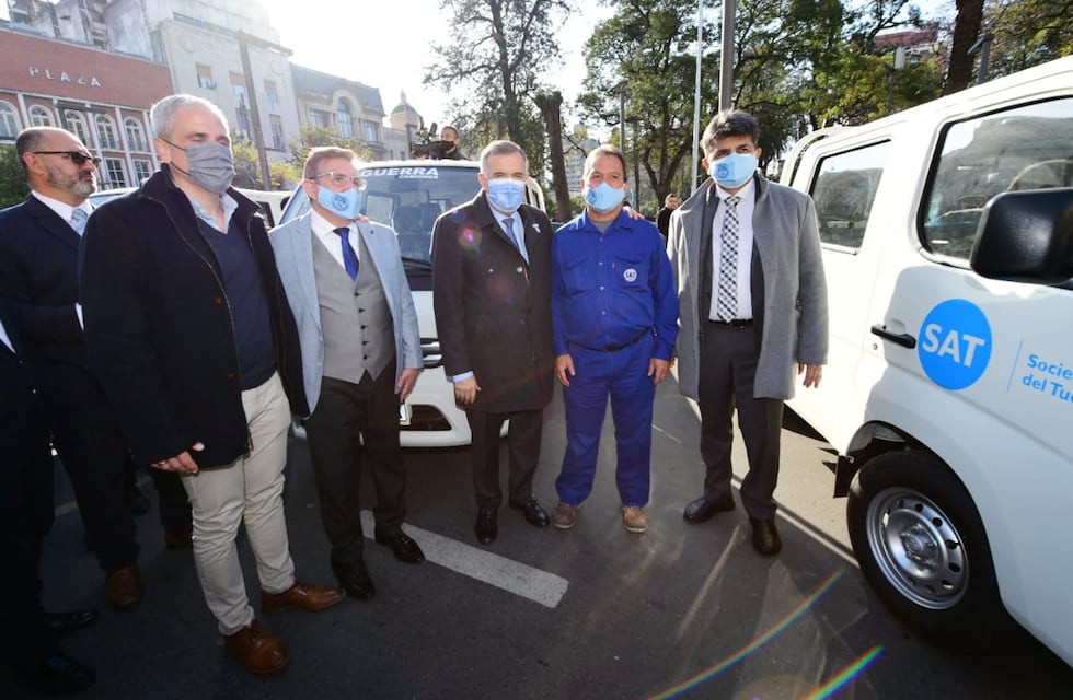 Entregaron móviles y maquinarias para la Sociedad Aguas de Tucumán