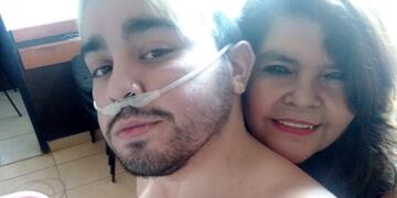 Ezequiel junto a su madre Mercedes López