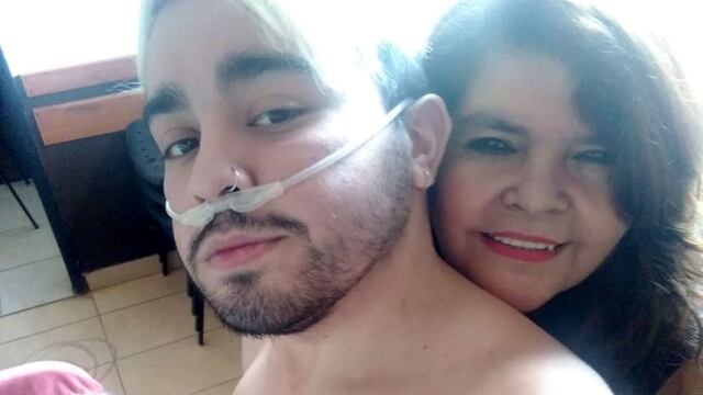 Ezequiel junto a su madre Mercedes López