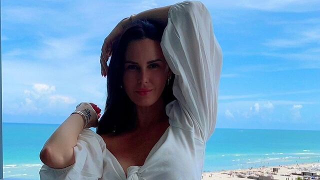 Natalie Weber posó en micro bikini en Instagram.