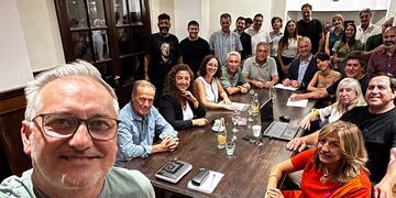 Presentación en sociedad: Castellano aparece en la foto de presentación de la lista de Lewandowski