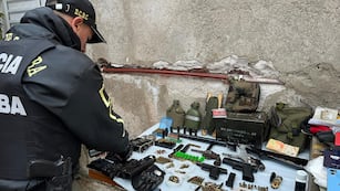 Invernadero de marihuana, arsenal de armas, cubiertas y otros secuestros tras un megaoperativo en Córdoba.