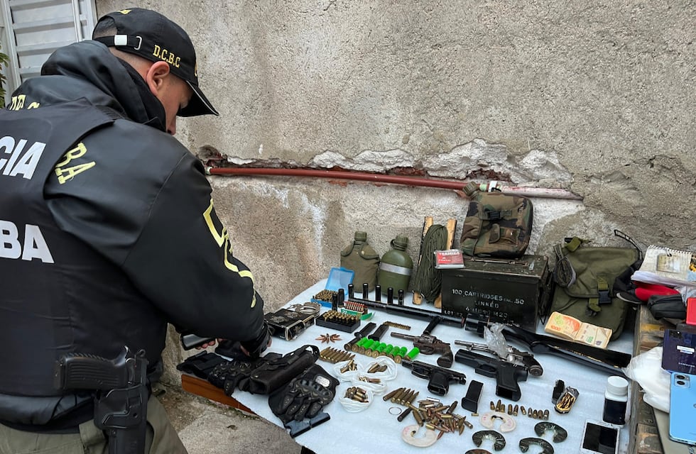 Encontraron un invernadero de drogas subterráneo y un arsenal tras un megaoperativo en Córdoba