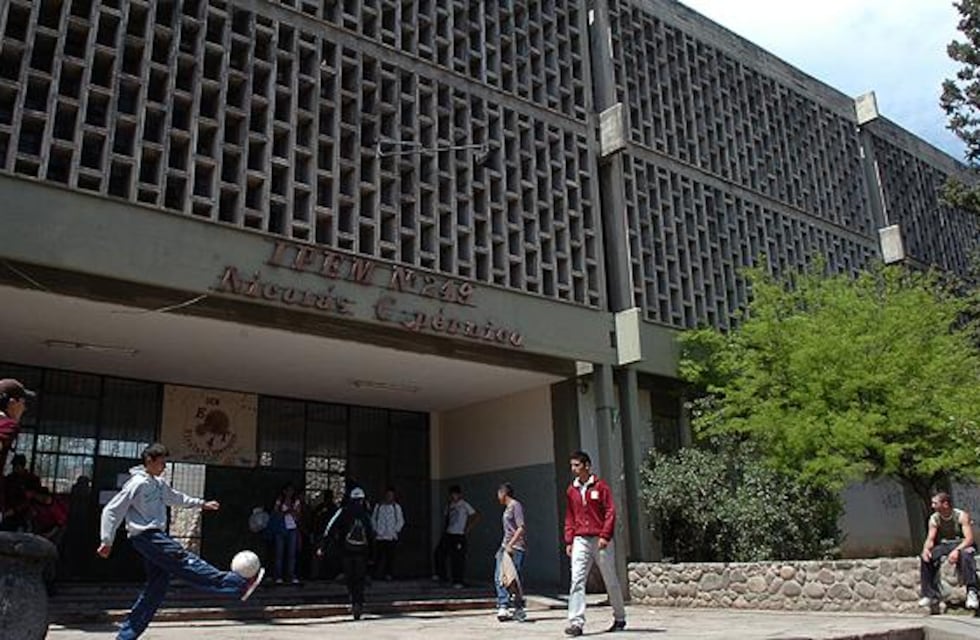 Dos escuelas de Córdoba en alerta por dengue: hay más de 400 alumnos enfermos