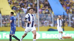 Para agarrarse la cabeza. Talleres casi lo pierde en Rosario por dos penales y una expulsión. Lo empató, y le negaron una falta en el área de Central (Prensa Talleres).