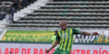 El momento en el que el uruguayo pateó el tiro libre que terminó en gol