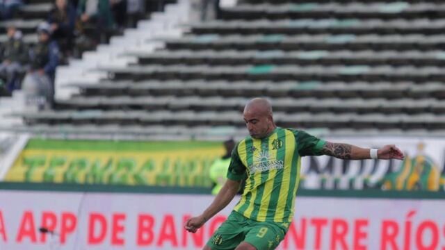 El momento en el que el uruguayo pateó el tiro libre que terminó en gol