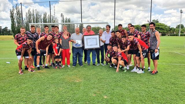 Leandro Busatto y otros integrantes de la Legislatura estuvieron con los jugadores en el inicio de la semana.