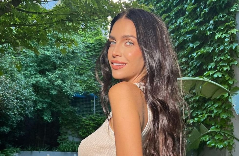 Esquivó la censura: Zaira Nara posó completamente sin ropa a orillas del mar