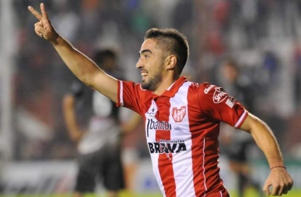 Estudiantes de San Luis se refuerza en la línea de volantes