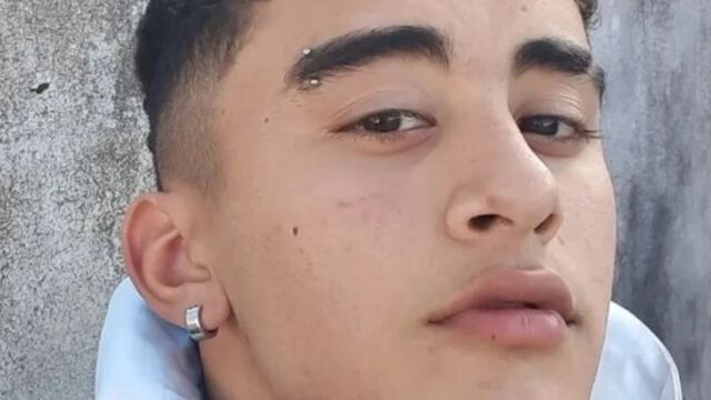 Los atacantes apuñalaron al joven al menos cinco veces y escaparon. Foto: Instagram/@tka.tomass