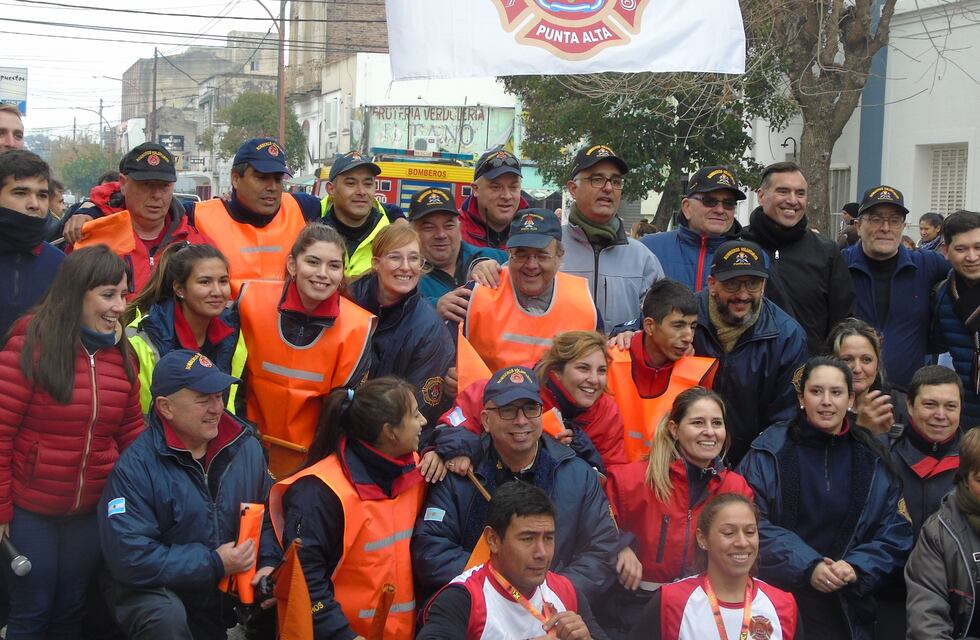 Punta Alta: caminata familiar para ayudar a los bomberos voluntarios