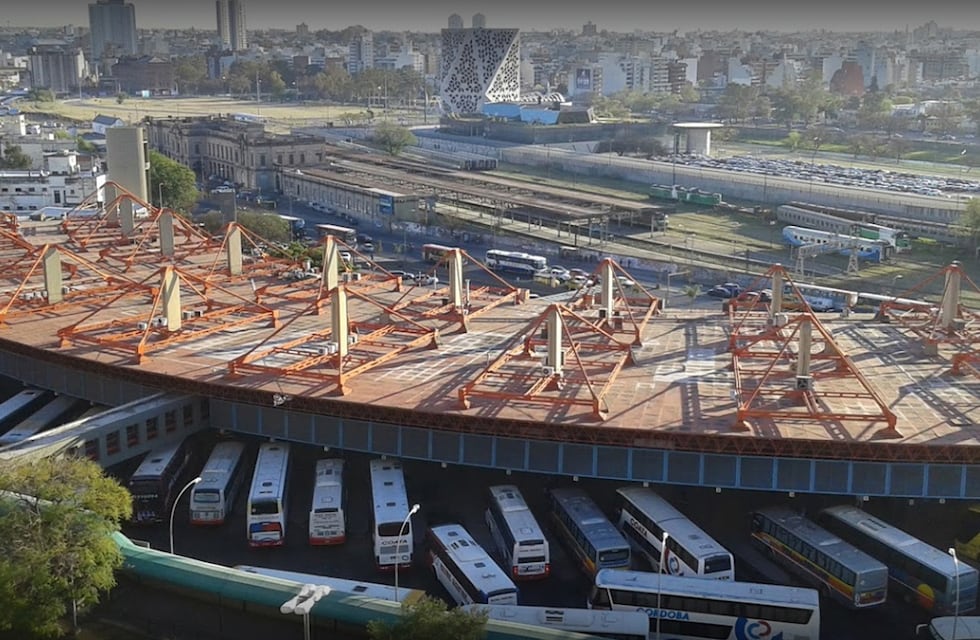 Joven apuñalada en la Terminal de Ómnibus de Córdoba: el agresor tenía tres bisturís