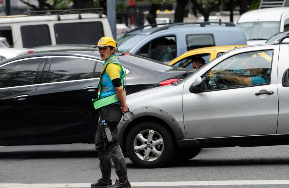 Caos de tránsito: hubo protestas y un corte total en la avenida 9 de Julio