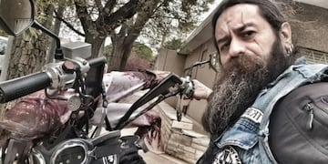 El Vikingo solidario que tiene un local de tatuajes y ayuda todos los días a merenderos de Neuquén.