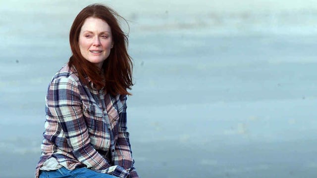 Julianne Moore interpreta a Alice, una mujer de 50 años que sufre un alzheimer precoz.